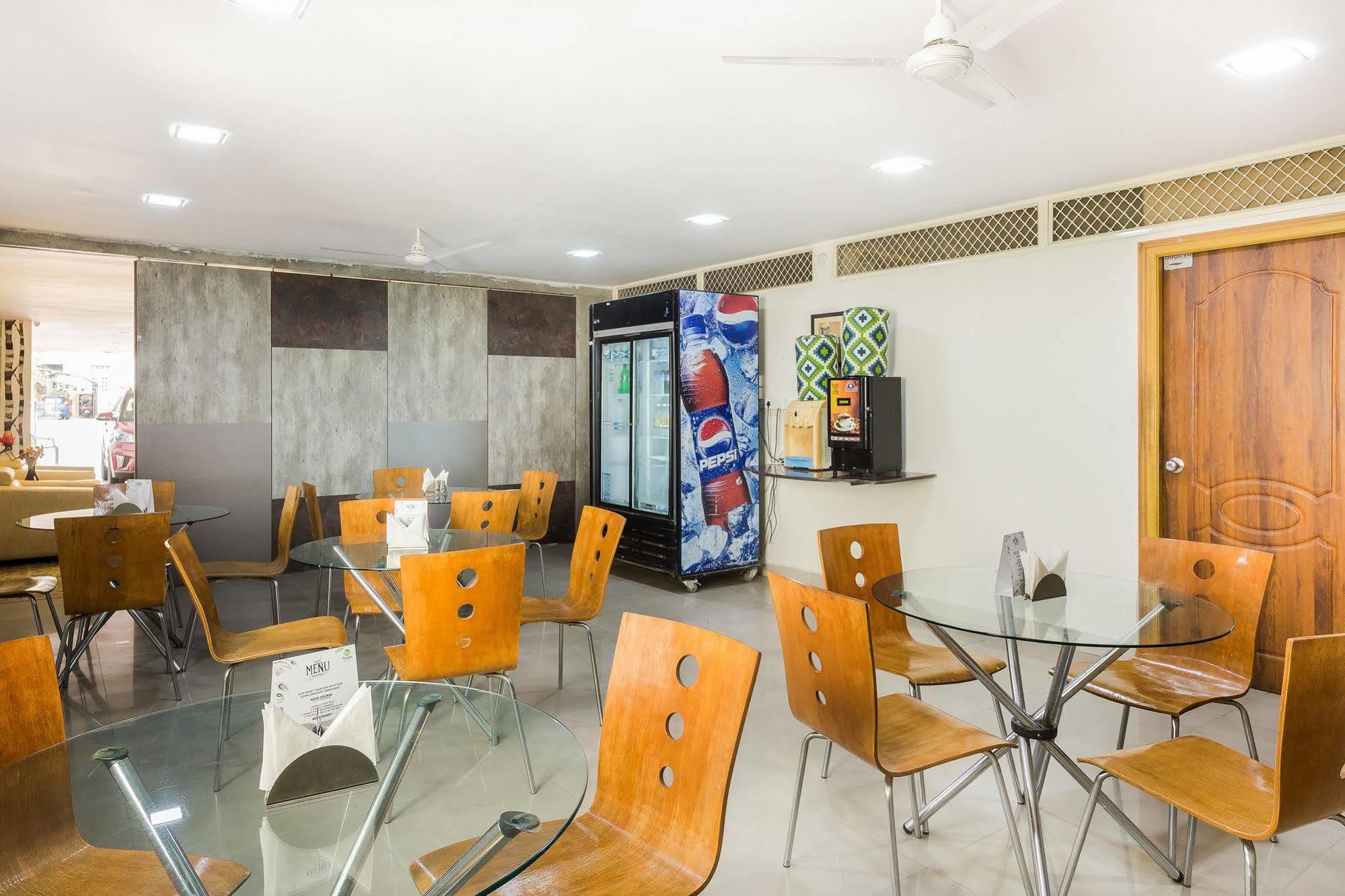 Hotel Treebo Srico, Banjara Hills Hajdarabad Zewnętrze zdjęcie