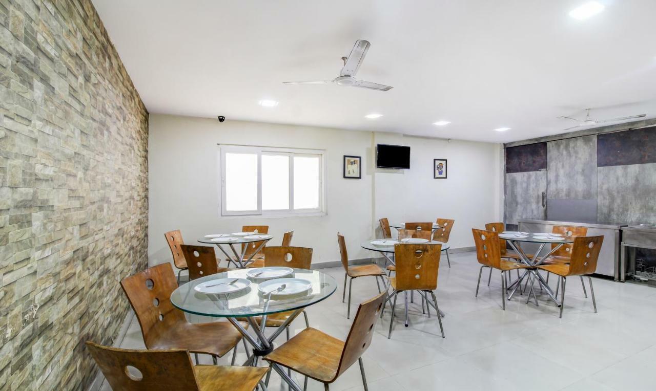 Hotel Treebo Srico, Banjara Hills Hajdarabad Zewnętrze zdjęcie